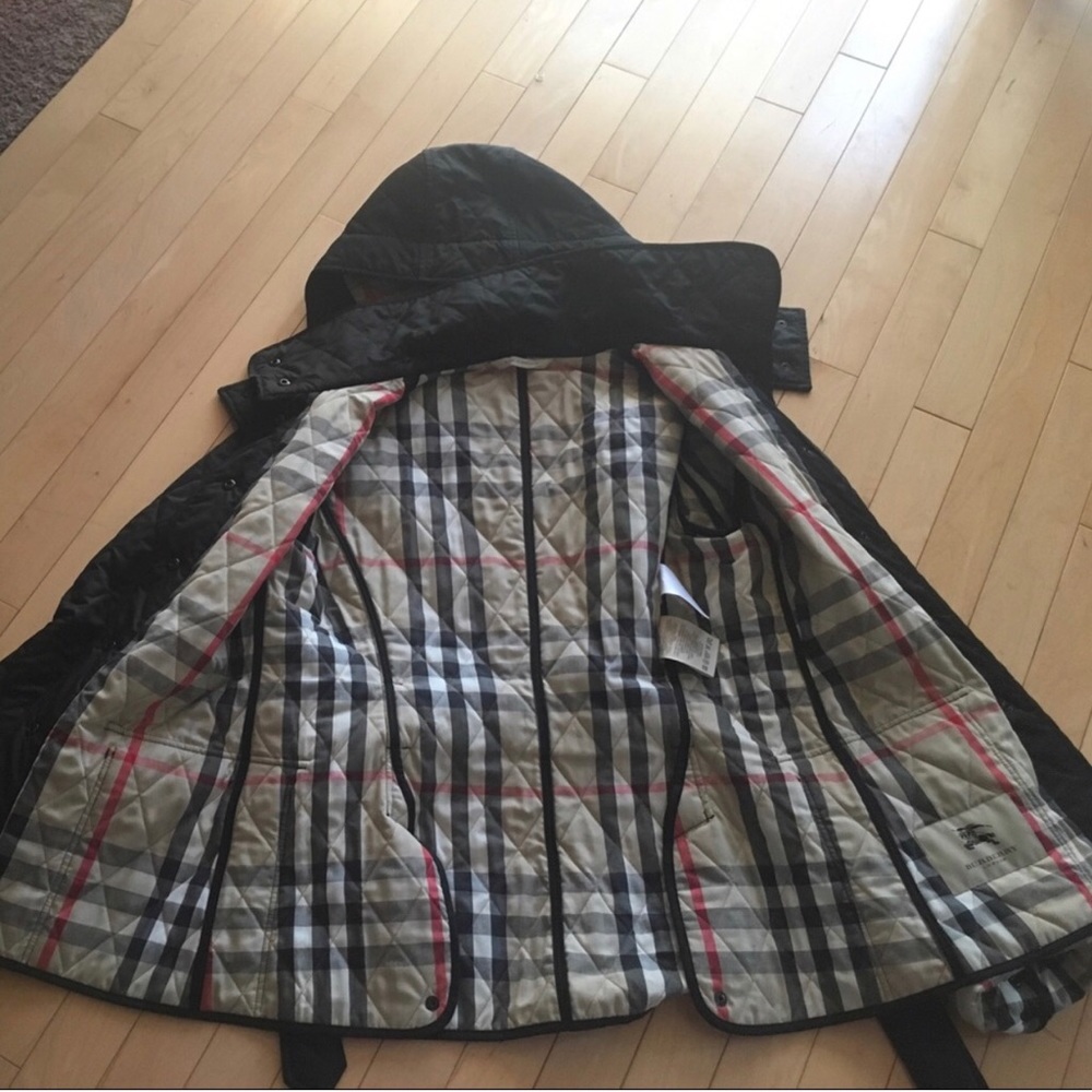 Burberry Quilted Black Jacket with Belt - Picture 3 of 6